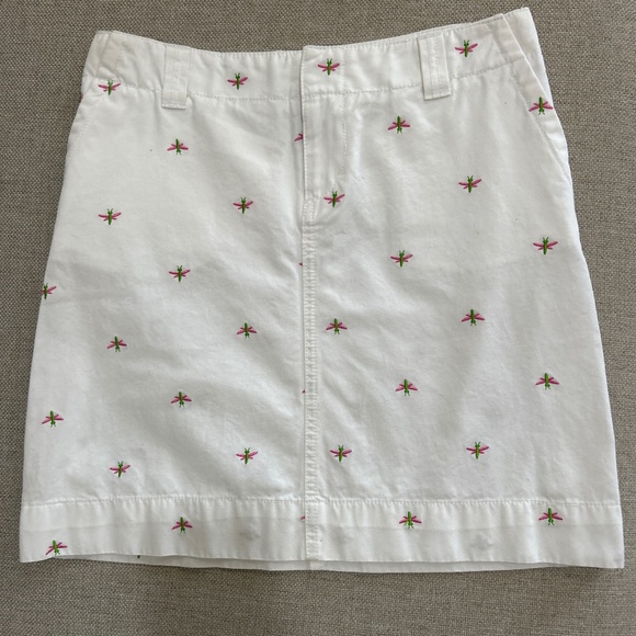 𝅺LILLY Pulitzer Snappy Mini Skirt White Dragonfly Cotton Size 2 Small EUC - Picture 1 of 3